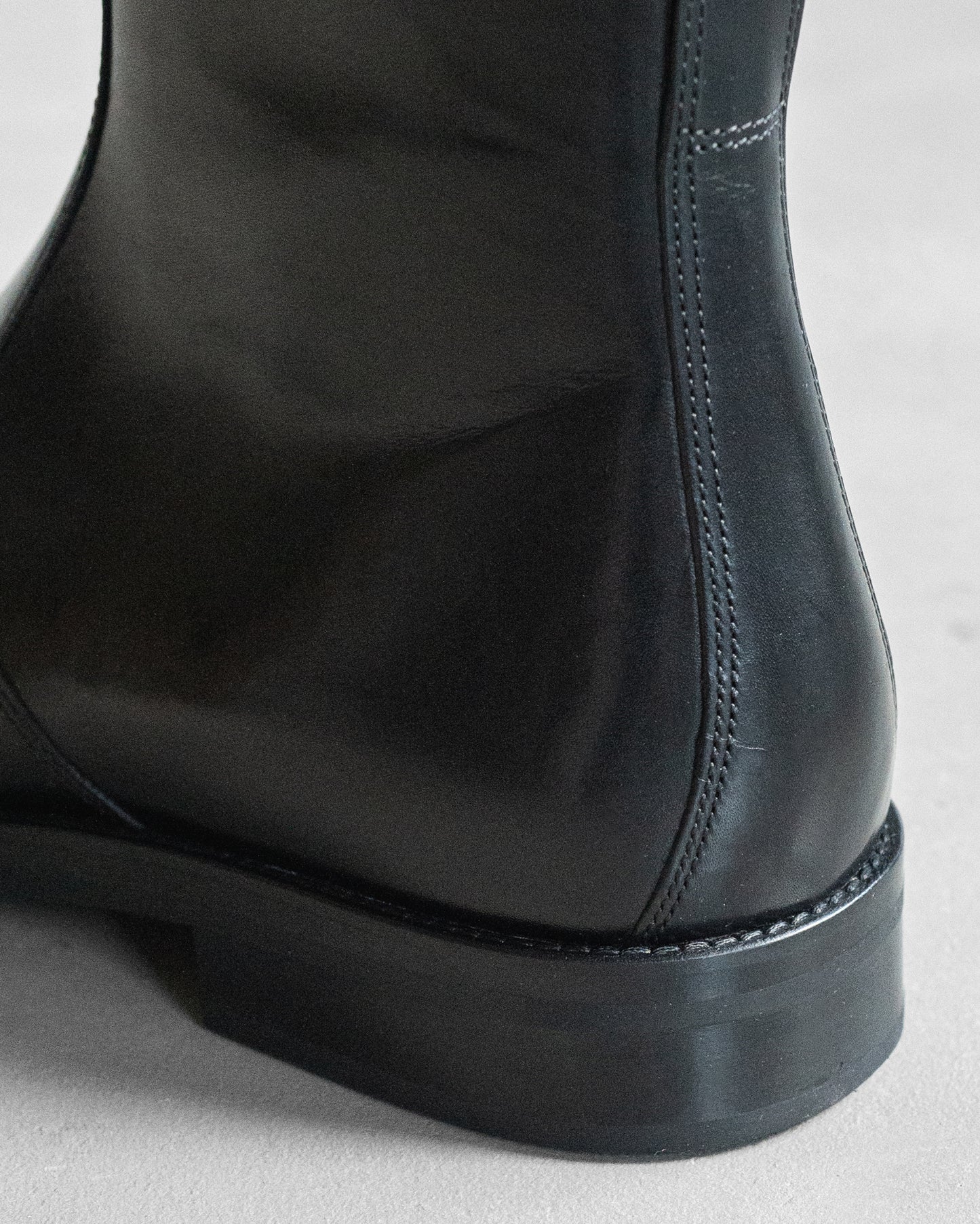 ZIPPED ANKLE BOOTS IN SHINY LEATHER