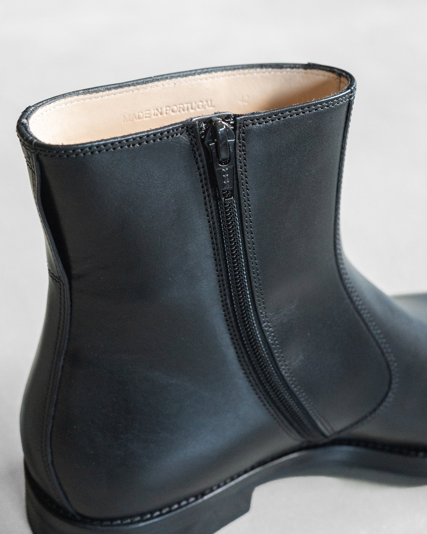 ZIPPED ANKLE BOOTS IN SHINY LEATHER