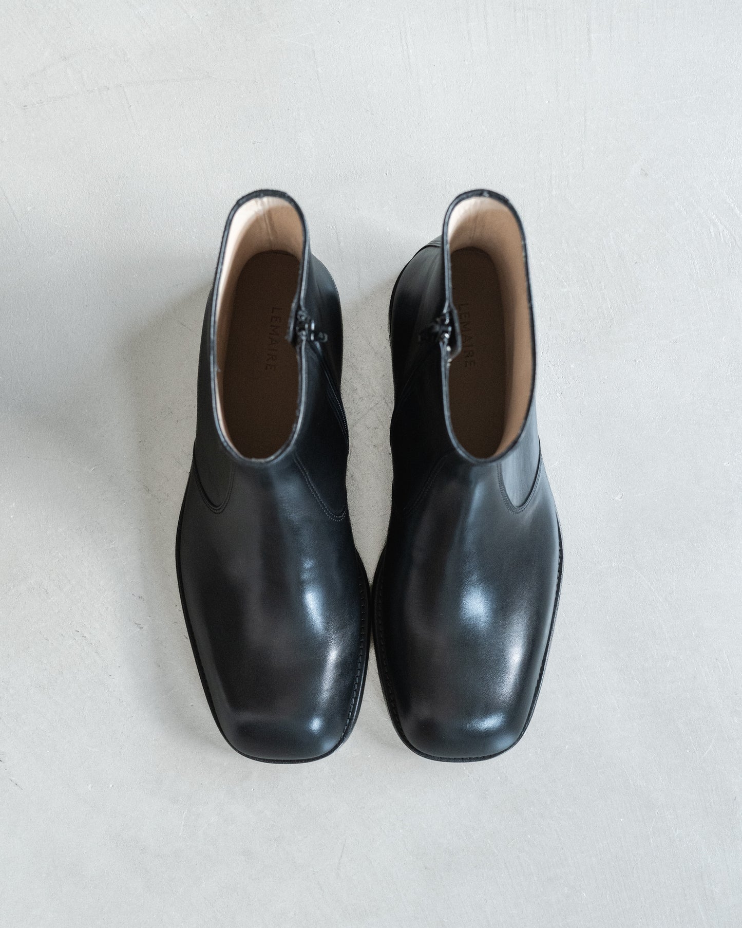 ZIPPED ANKLE BOOTS IN SHINY LEATHER