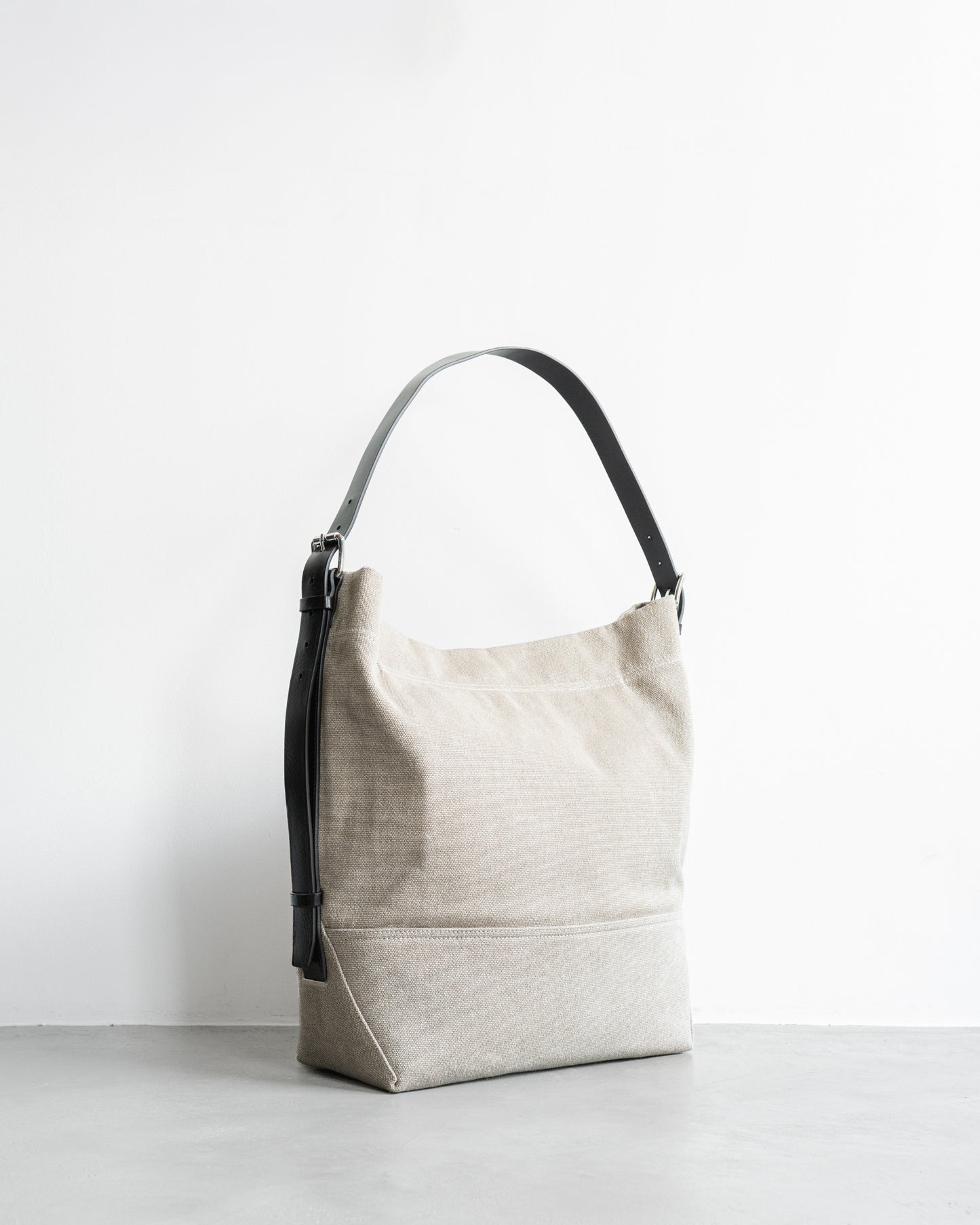 BELTED TOTE BAG IN HEAVY ECO COTTON CANVAS