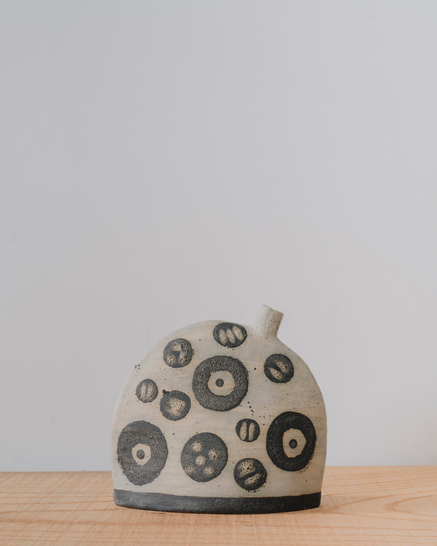 DOTS AND CIRCLES SIDE SPOUTED BOTTLE