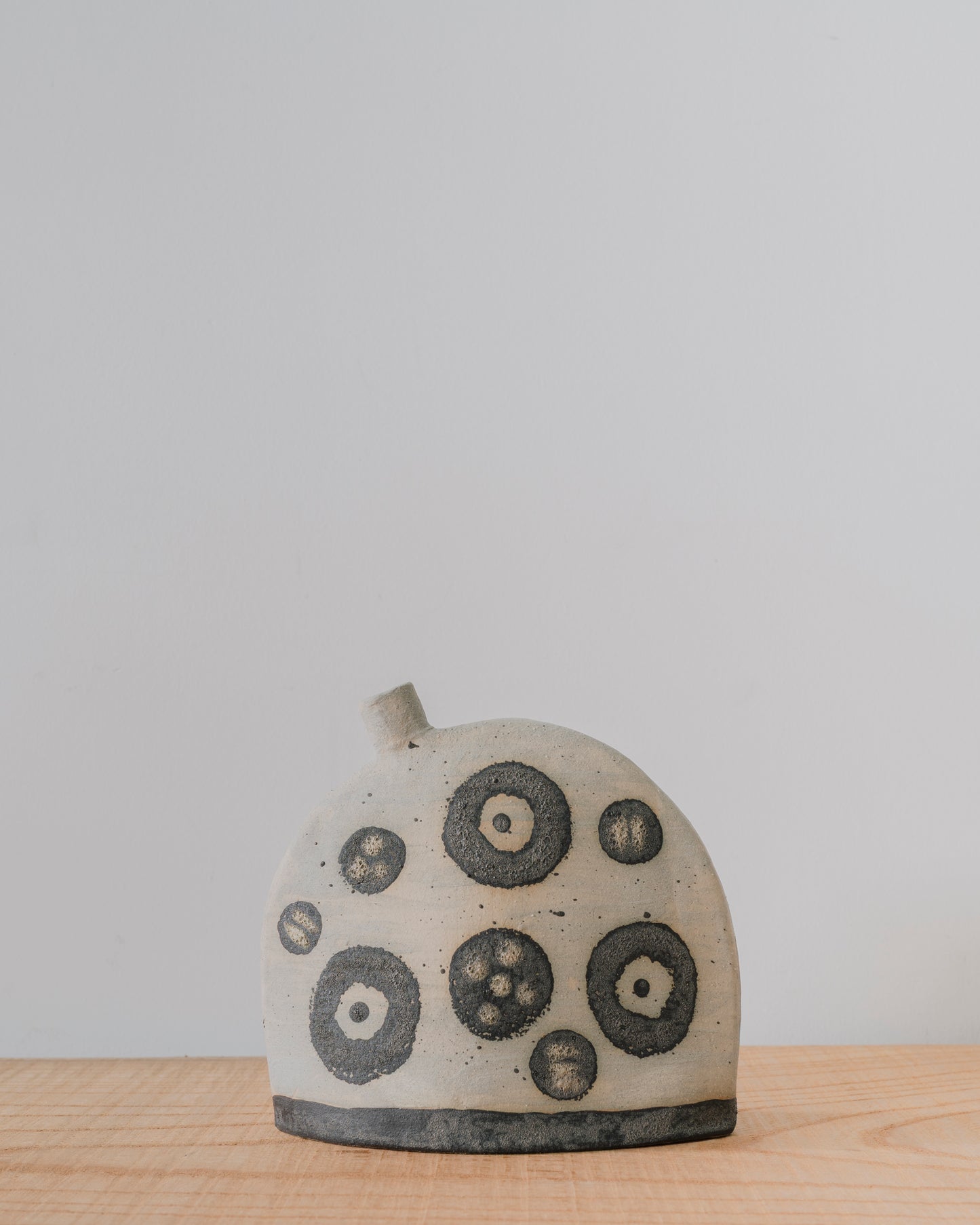 DOTS AND CIRCLES SIDE SPOUTED BOTTLE