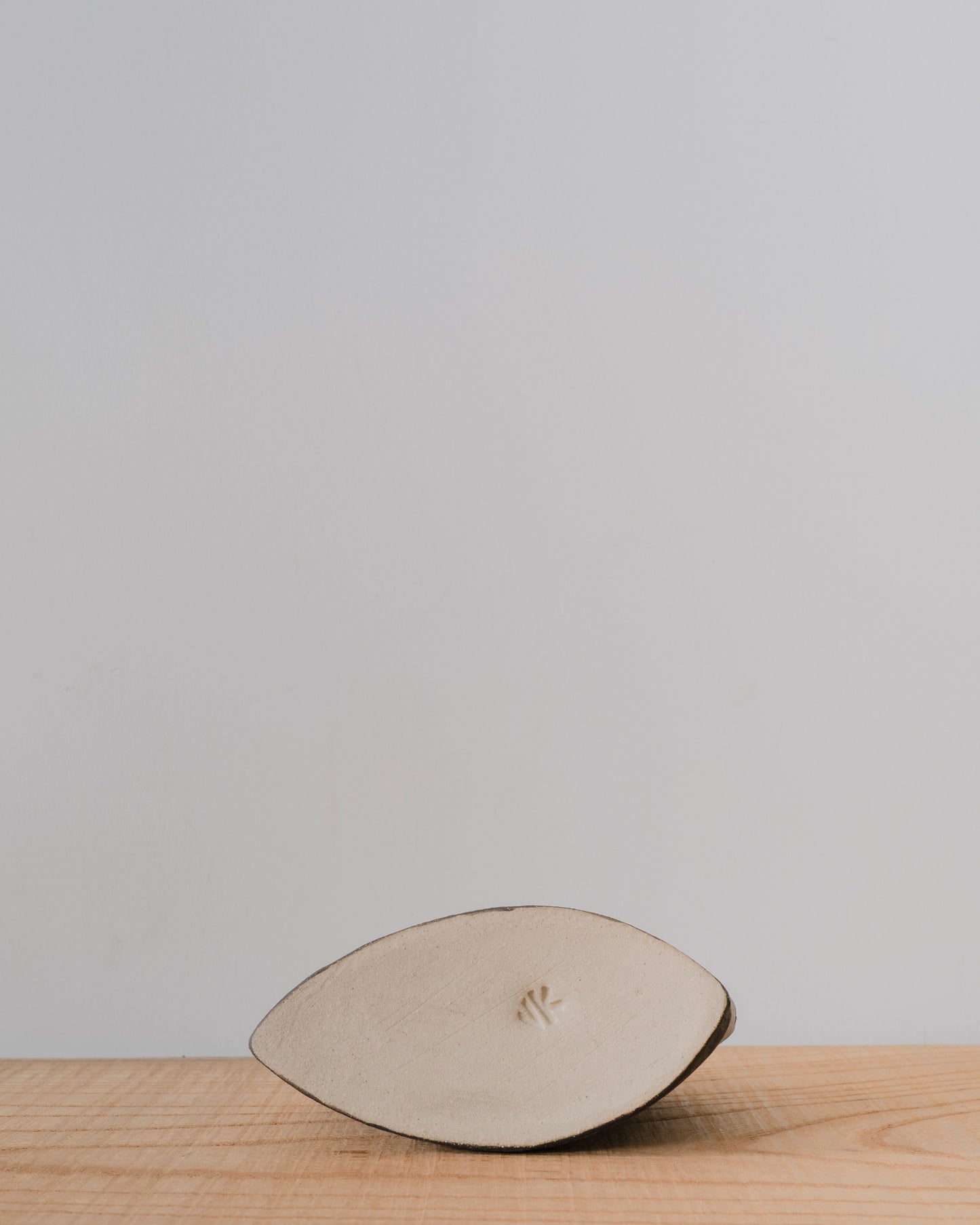 DOTS AND CIRCLES SIDE SPOUTED BOTTLE