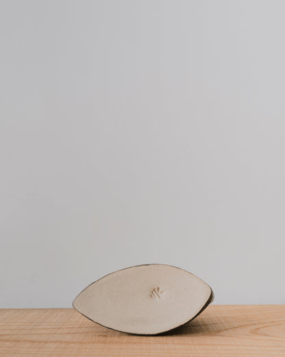 DOTS AND CIRCLES SIDE SPOUTED BOTTLE