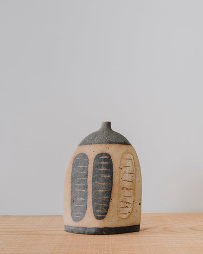 TRIO SHIELDS DARK AND LIGHT BOTTLE