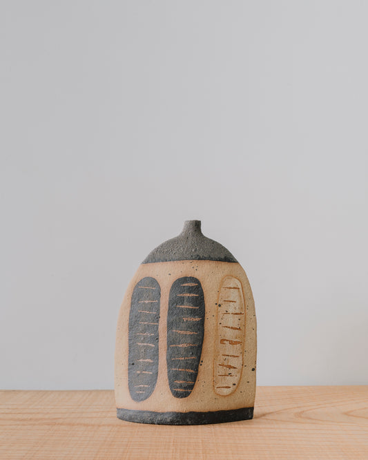 TRIO SHIELDS DARK AND LIGHT BOTTLE