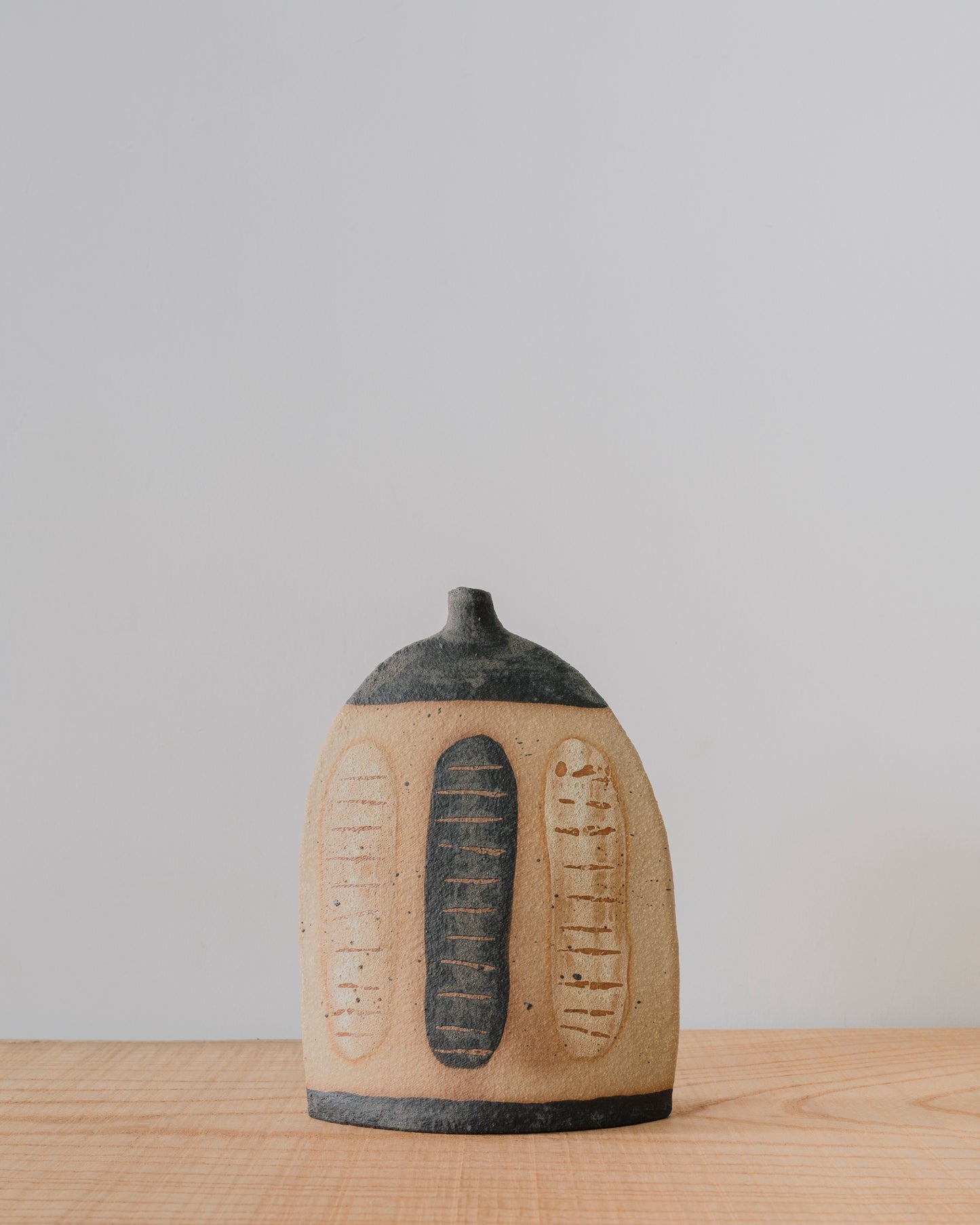 TRIO SHIELDS DARK AND LIGHT BOTTLE