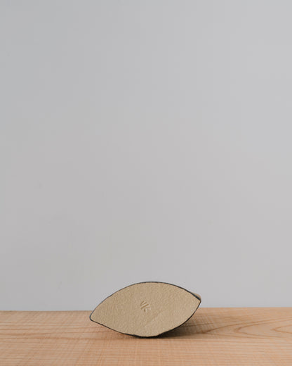 TRIO SHIELDS DARK AND LIGHT BOTTLE