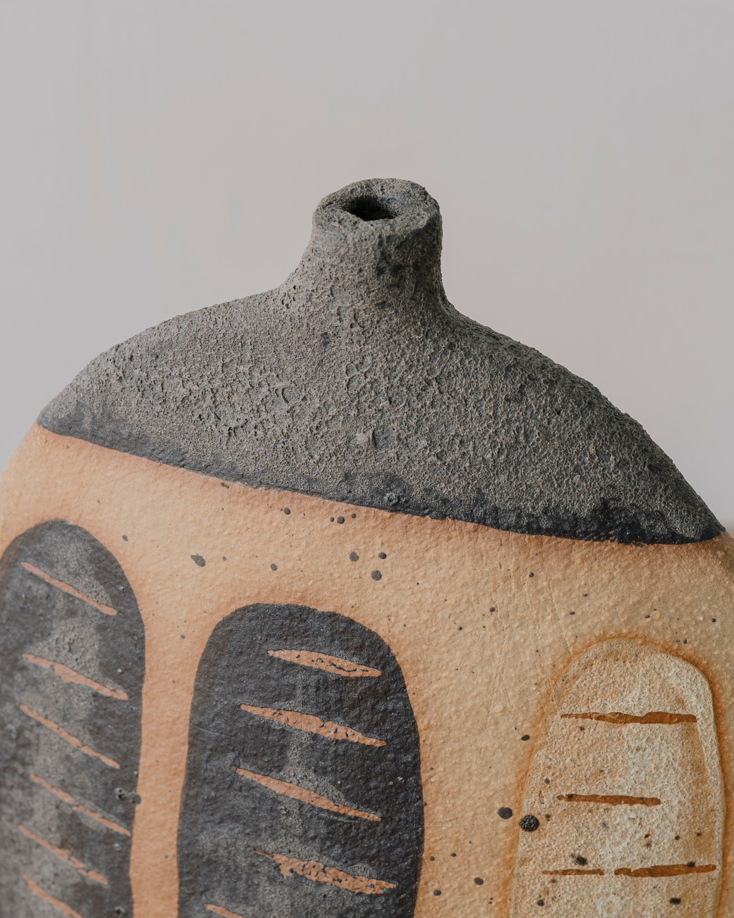 TRIO SHIELDS DARK AND LIGHT BOTTLE