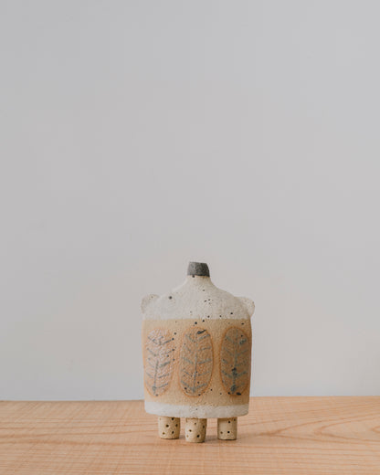 LIGHTNESS 3 LEAVES FIGURE