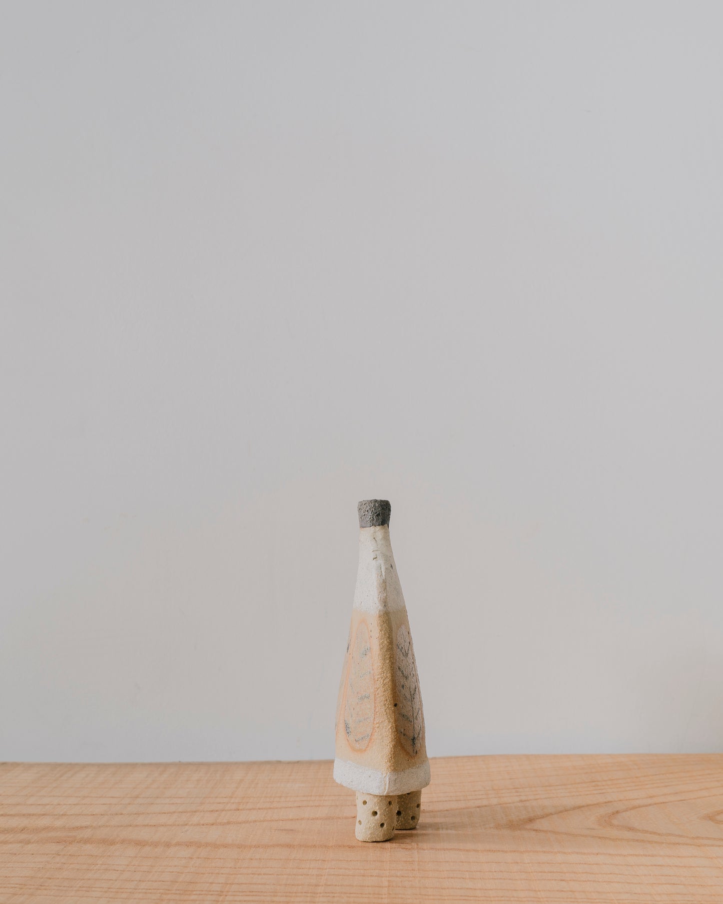 LIGHTNESS 3 LEAVES FIGURE