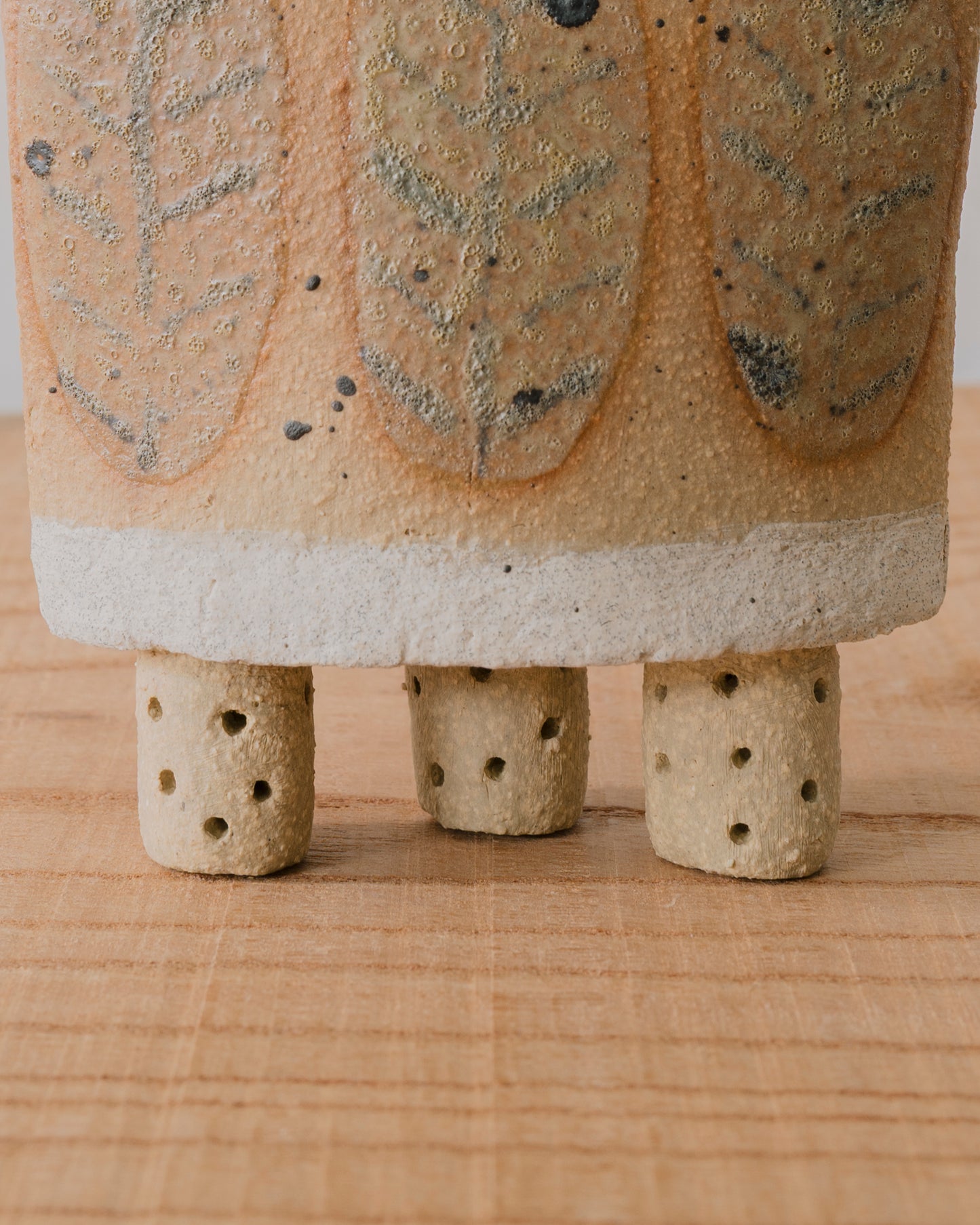 LIGHTNESS 3 LEAVES FIGURE