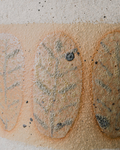 LIGHTNESS 3 LEAVES FIGURE