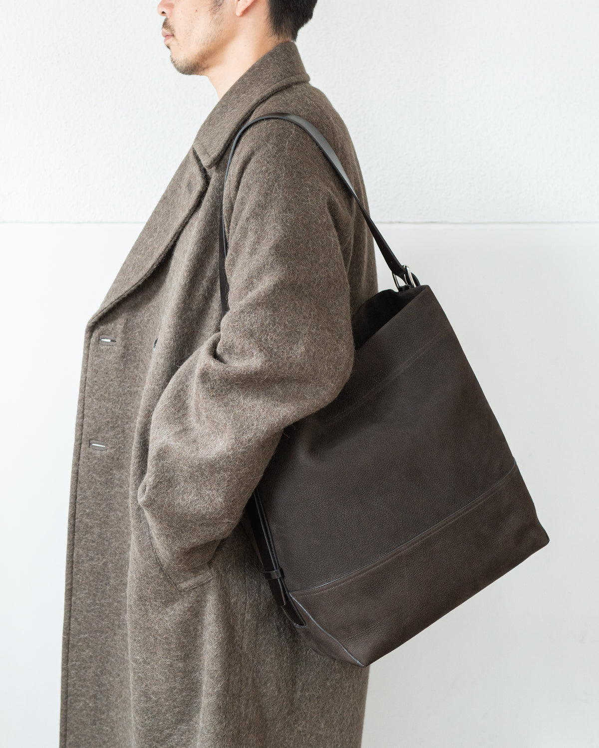 BELTED TOTE BAG IN ALPACA NUBUCK