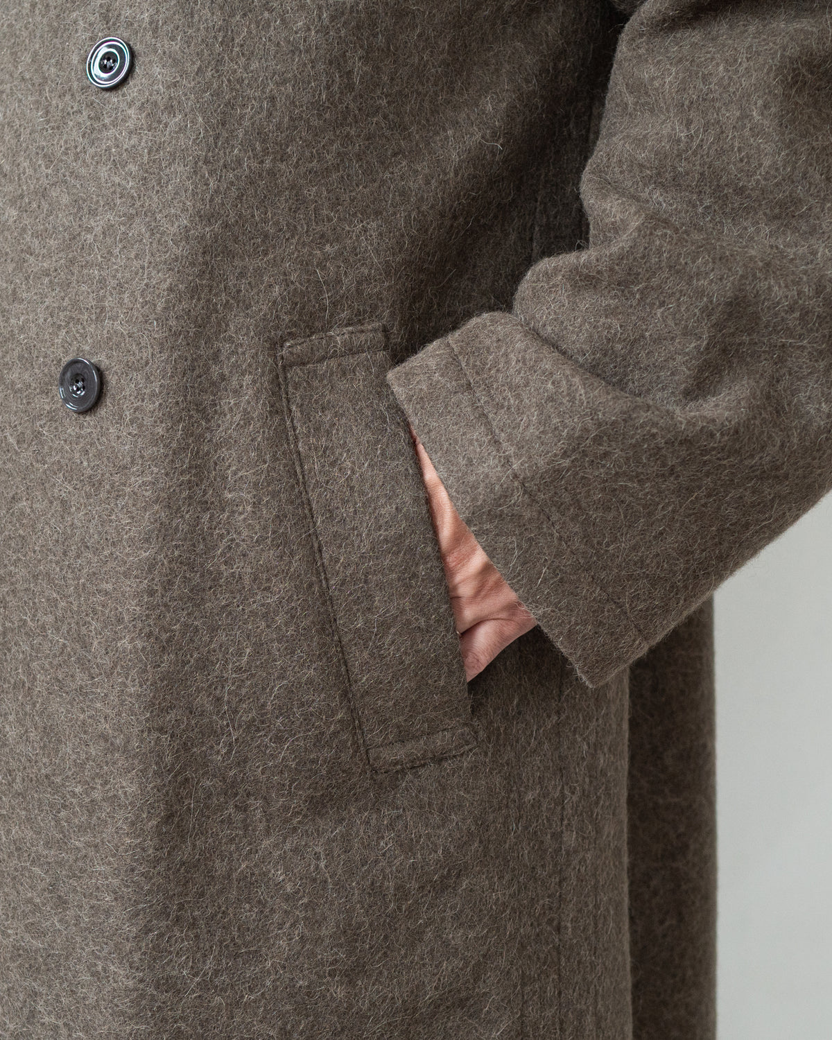 DOUBLE-BREASTED COAT IN FELTED WOOL AND ALPACA BLEND