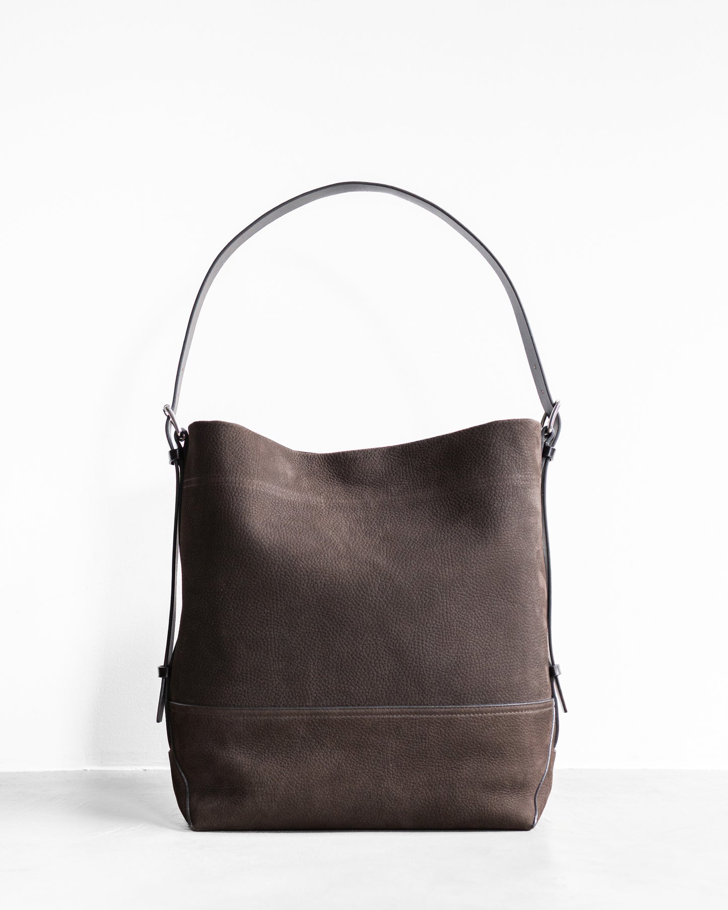 BELTED TOTE BAG IN ALPACA NUBUCK