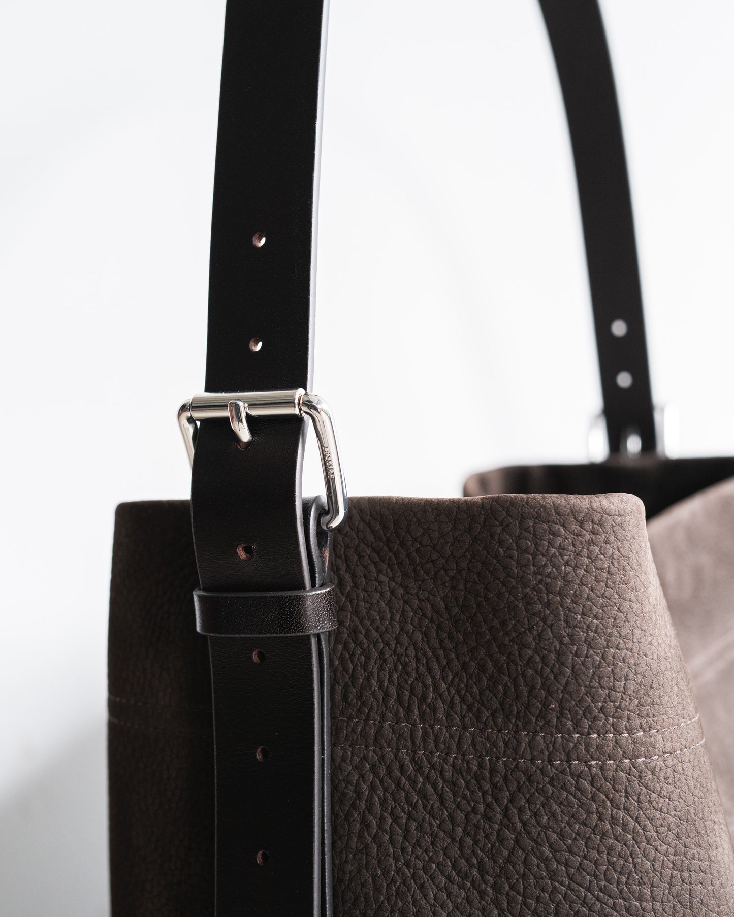 BELTED TOTE BAG IN ALPACA NUBUCK