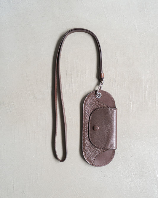 GLASSES CASE IN GLOSSY VEGETABLE-TANNED LEATHER