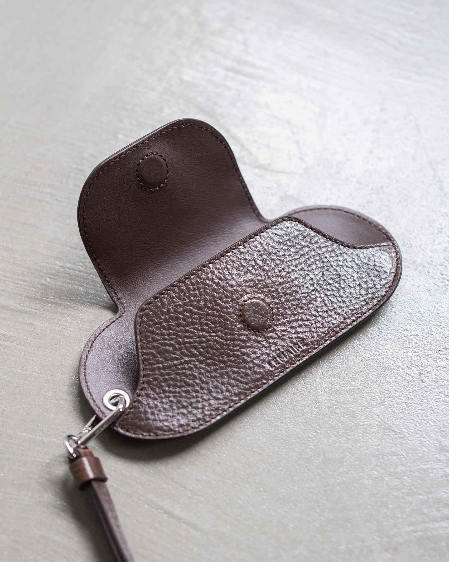 GLASSES CASE IN GLOSSY VEGETABLE-TANNED LEATHER