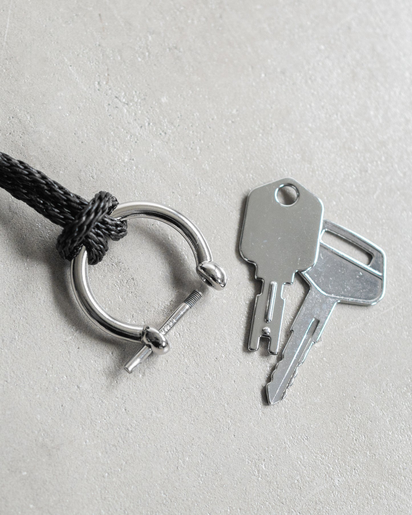 BRAIDED LEATHER KEYRING NECKLACE