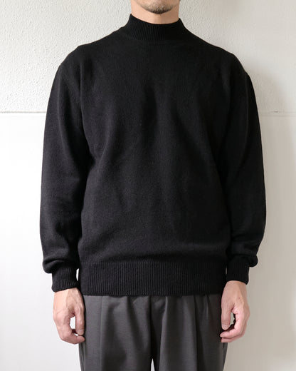 MOCK NECK SWEATER