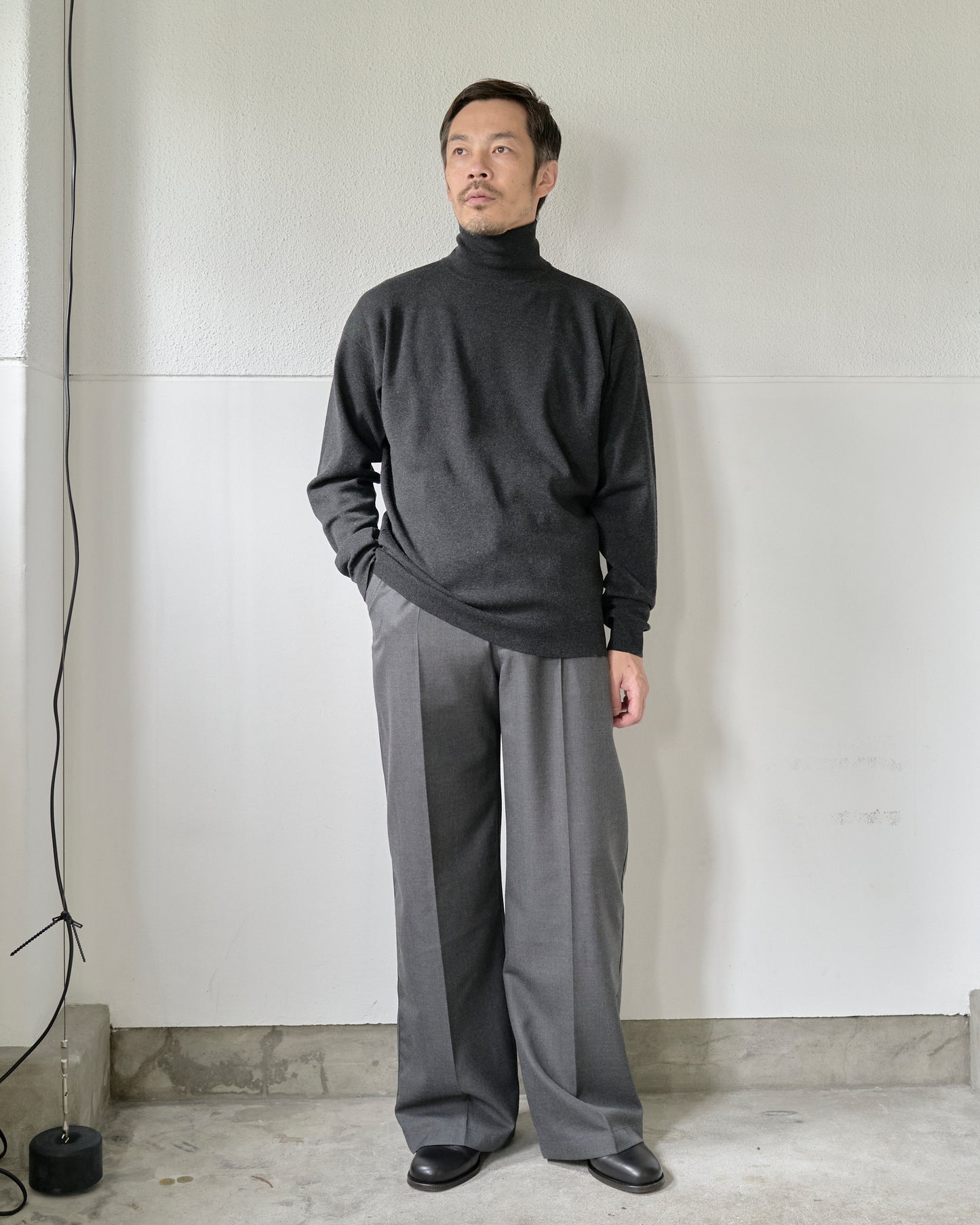 HIGH NECK SWEATER