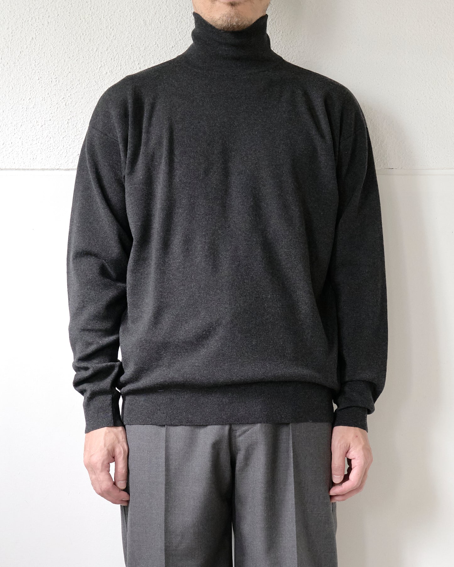 HIGH NECK SWEATER