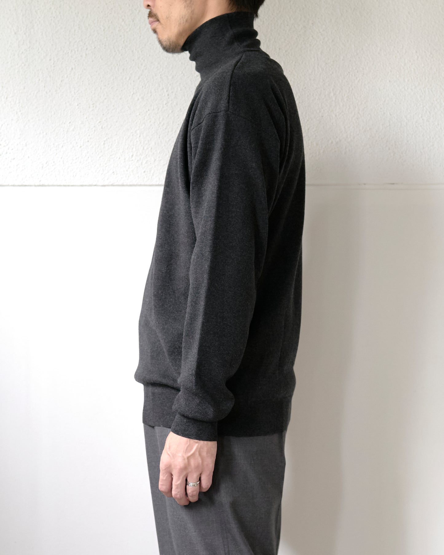 HIGH NECK SWEATER