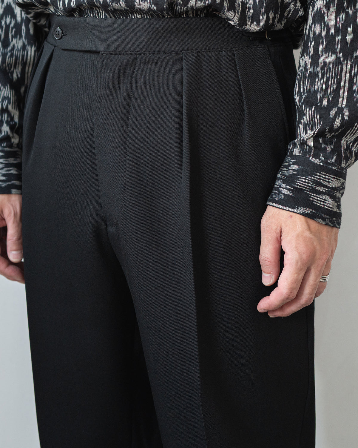 AARON BLACK GABARDINE TROUSERS