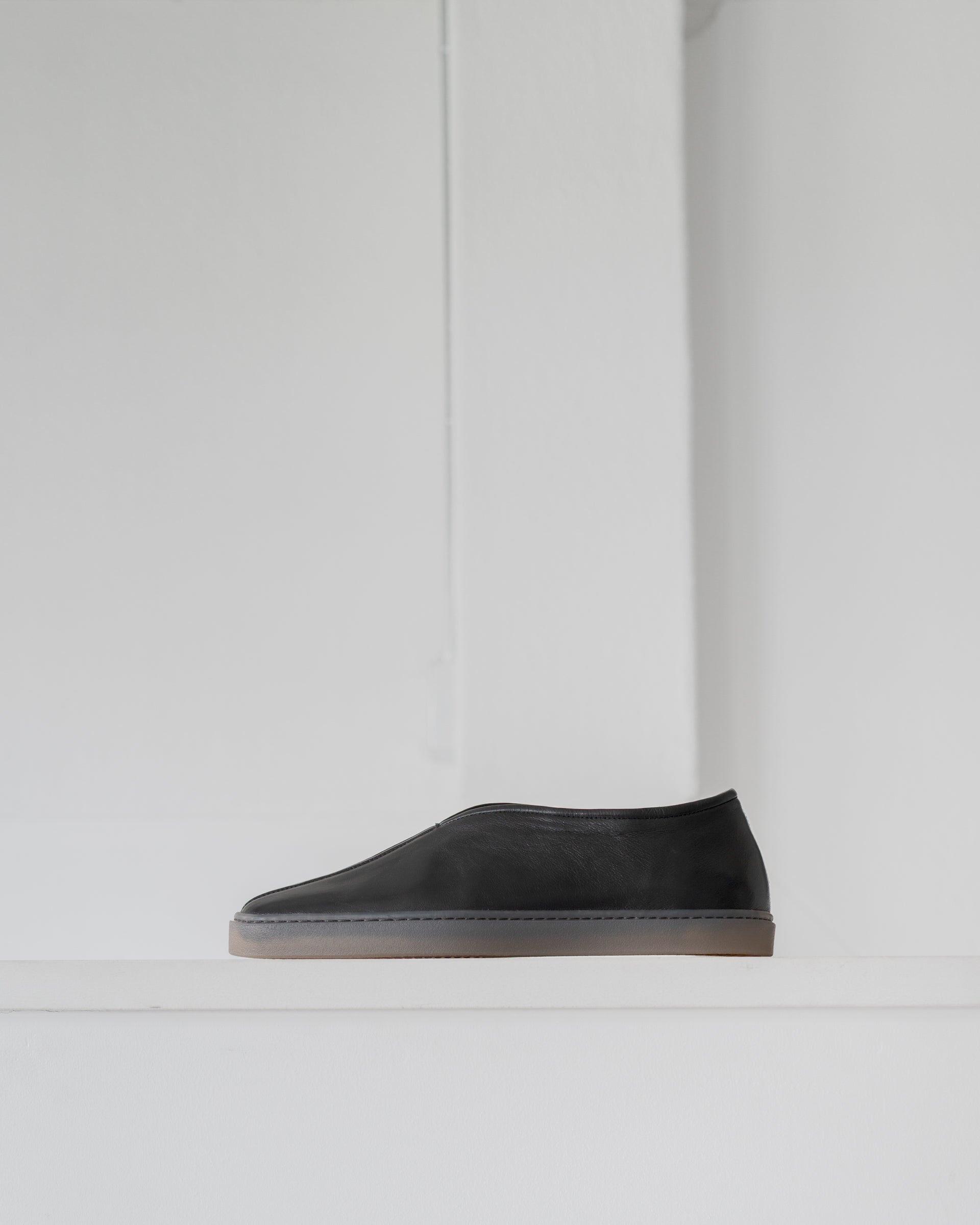 LINOLEUM PIPED SNEAKERS – STORE N