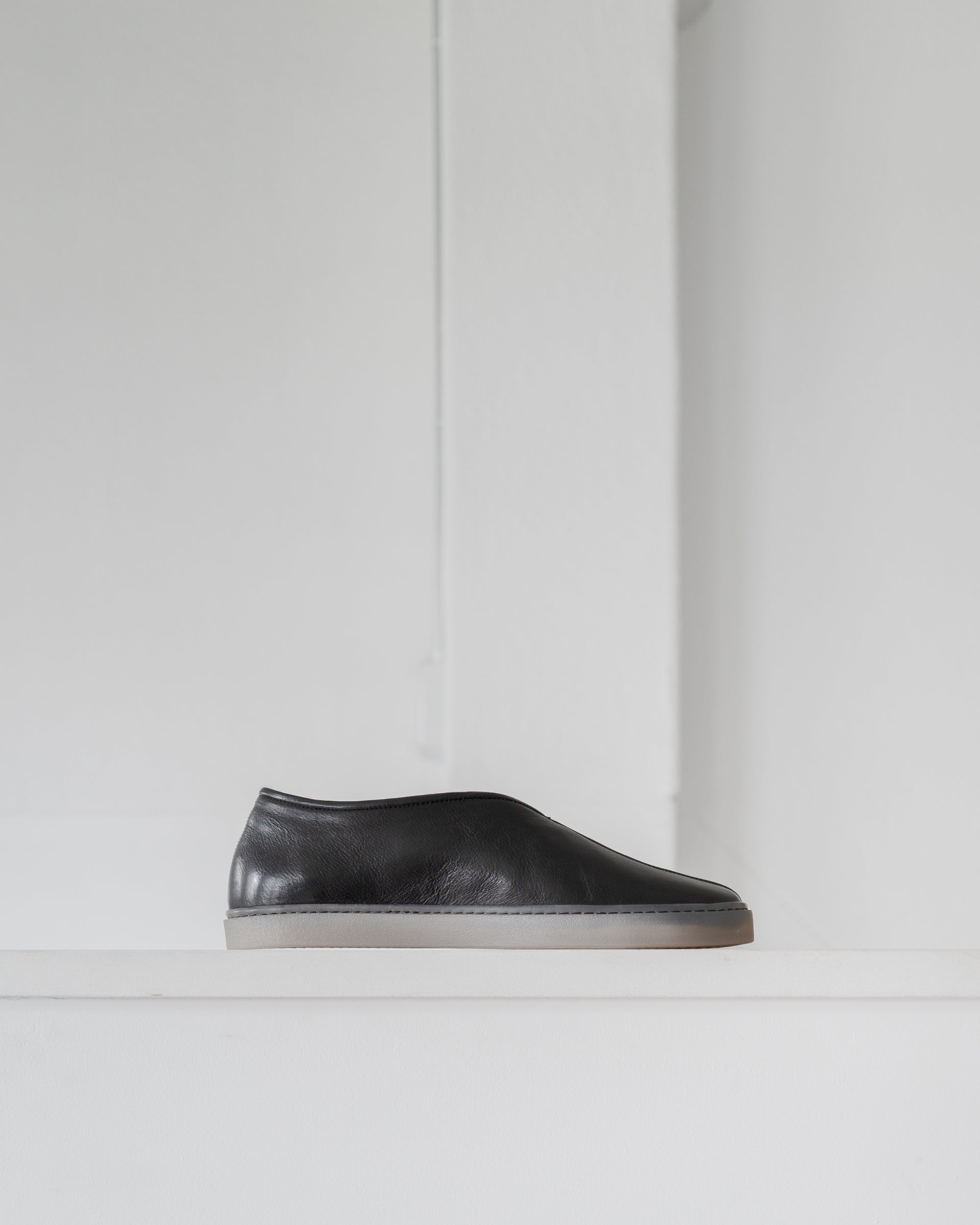 LINOLEUM PIPED SNEAKERS – STORE N
