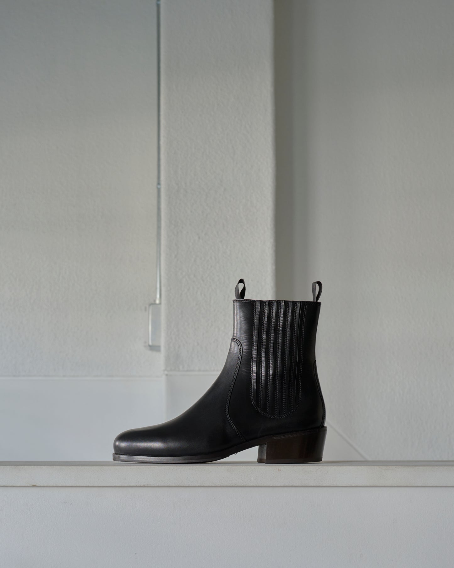 CHELSEA BOOTS