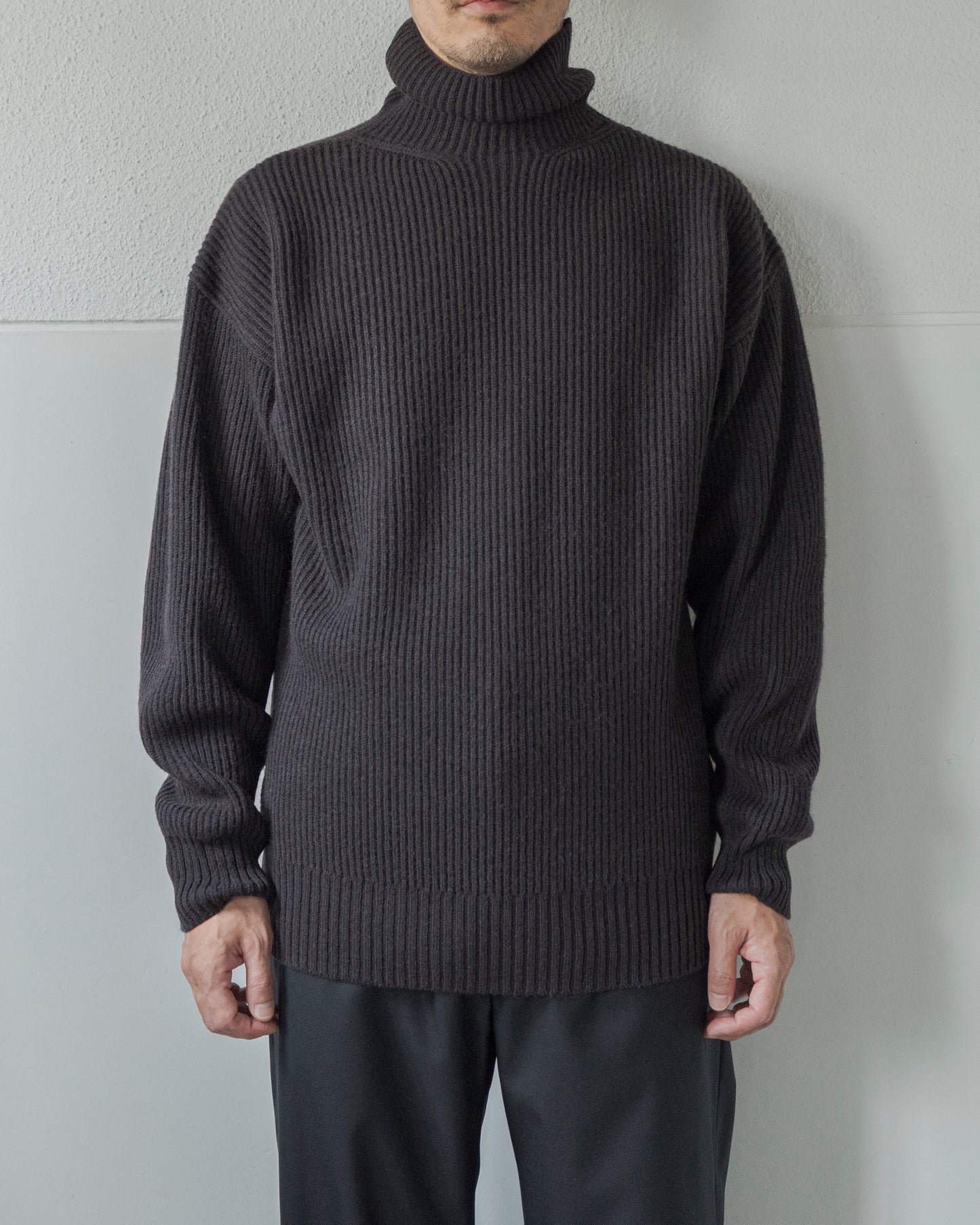 TURTLE NECK CLOUD SWEATER
