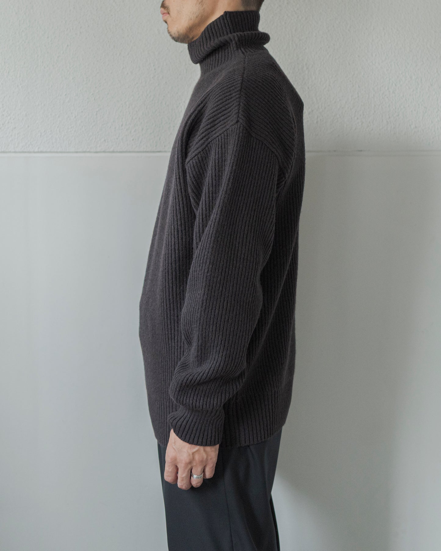 TURTLE NECK CLOUD SWEATER