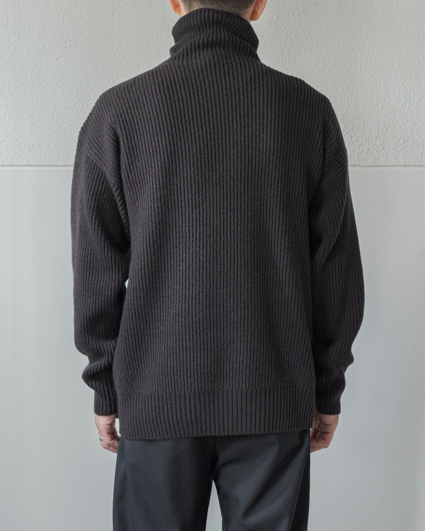 TURTLE NECK CLOUD SWEATER