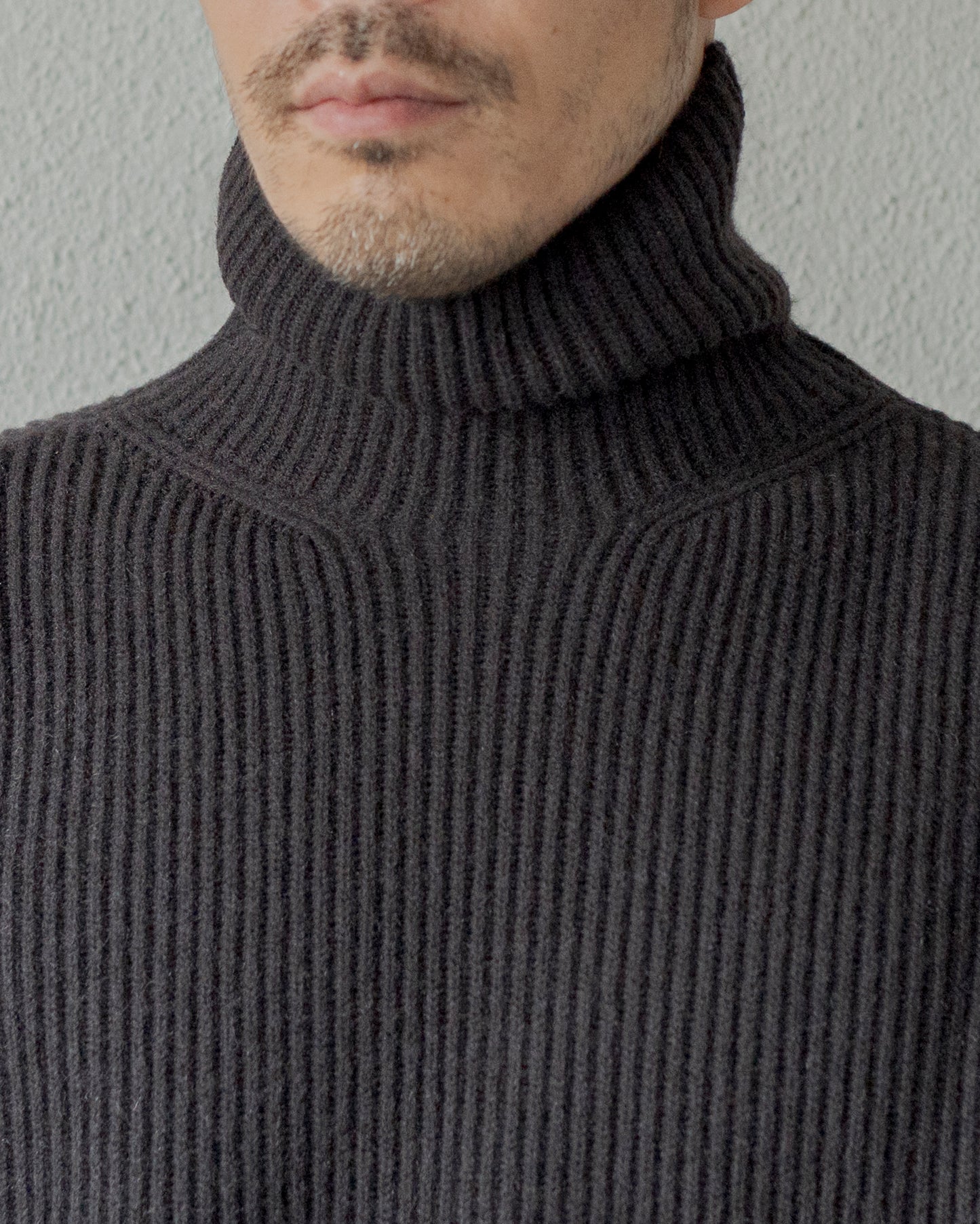 TURTLE NECK CLOUD SWEATER