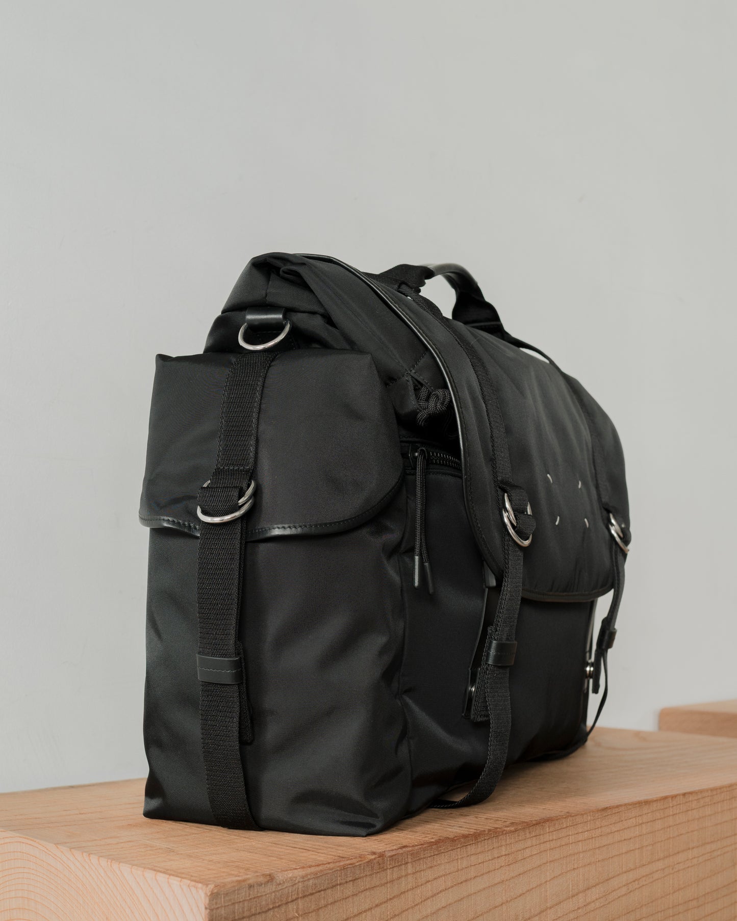 HIGH TECH MESSENGER BAG