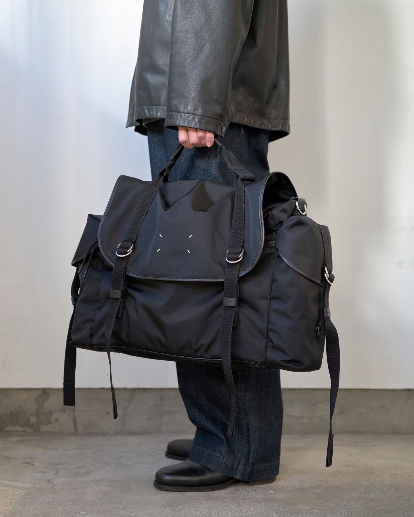 HIGH TECH MESSENGER BAG