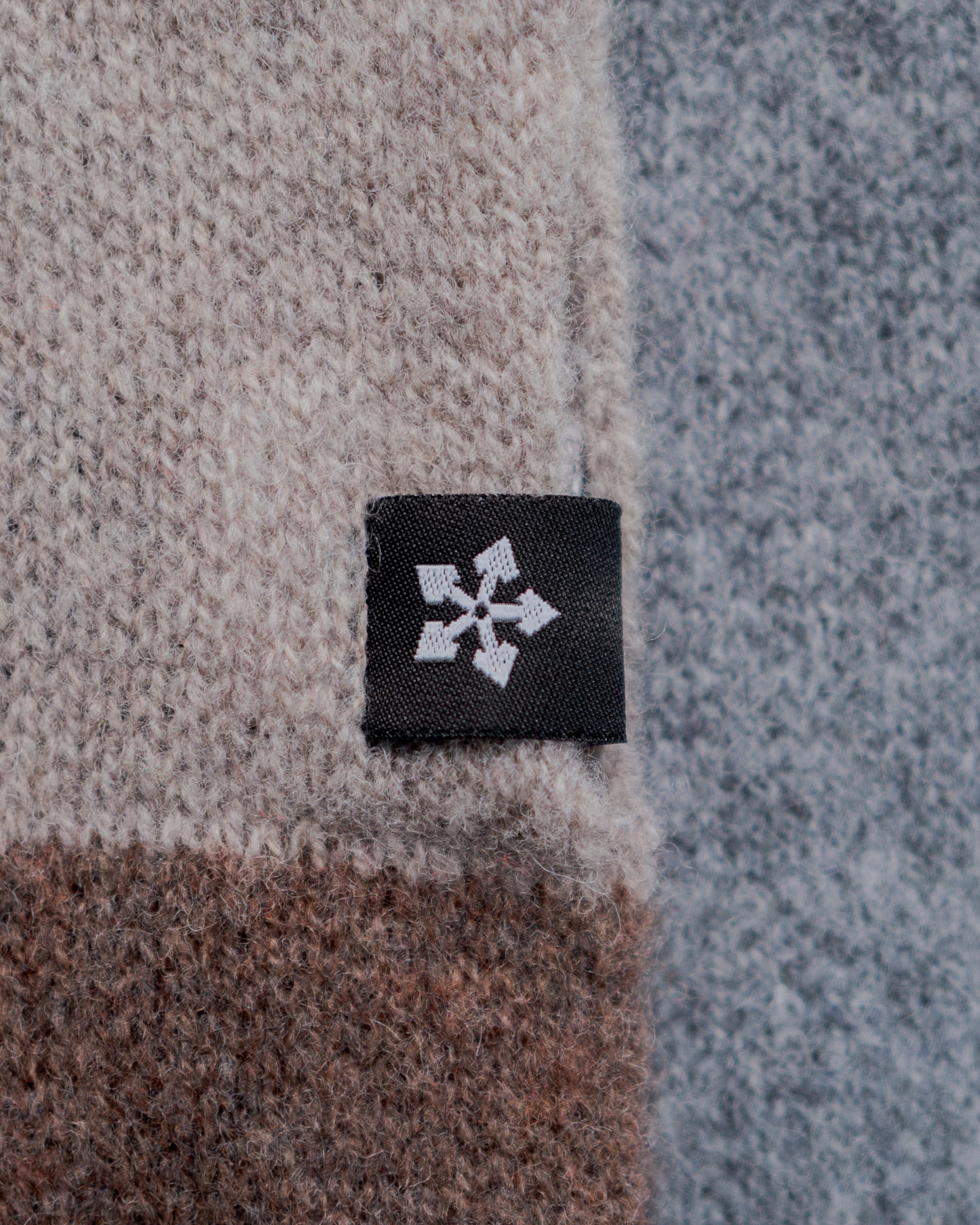 RAMBLING BRUSHED WOOL SCARF